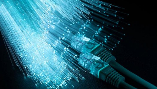 [Obra de instalação de fibra óptica é com o furo direcional!]